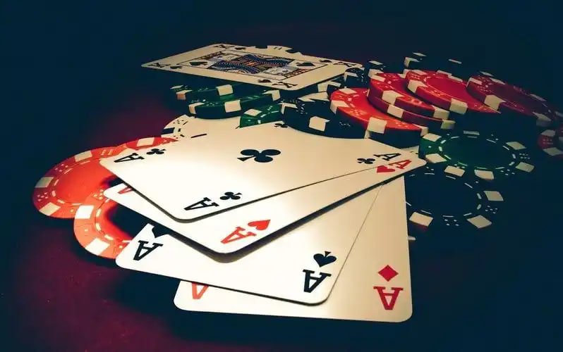 Người chơi trải nghiệm slot online casino trực tuyến trên điện thoại
